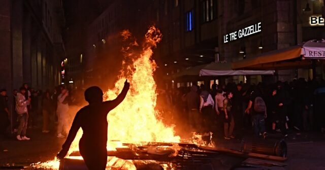 Italia: oltre 270 rivoltosi trattenuti dopo il secondo giorno di caos di “guerriglia” a Milano Italia: oltre 270 rivoltosi trattenuti dopo il secondo giorno di caos di “guerriglia” a Milano