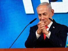 Netanyahu sfida gli exit poll mentre il voto si sposta a suo favore, ma la maggioranza resta sfuggente