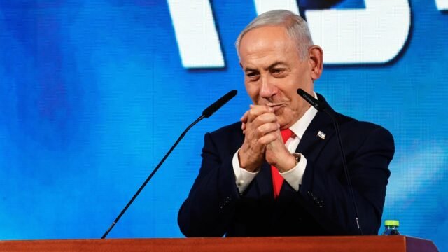 Netanyahu sfida gli exit poll mentre il voto si sposta a suo favore, ma la maggioranza resta sfuggente Netanyahu sfida gli exit poll mentre il voto si sposta a suo favore, ma la maggioranza resta sfuggente