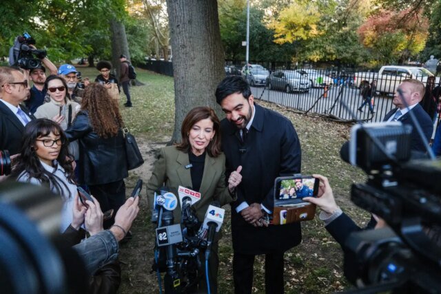 Michael Goodwin: la disgustosa partnership di Hochul con Mamdani mette in pericolo New York. Un voto per Blakeman va contro il loro vile programma anti-israeliano Michael Goodwin: la disgustosa partnership di Hochul con Mamdani mette in pericolo New York. Un voto per Blakeman va contro il loro vile programma anti-israeliano