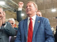 I repubblicani del Texas spendono circa 7,7 milioni di dollari al giorno per sostenere Ken Paxton