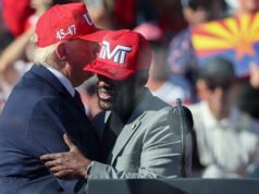 Trump si raduna in Arizona con la leggenda del pugilato Floyd Mayweather