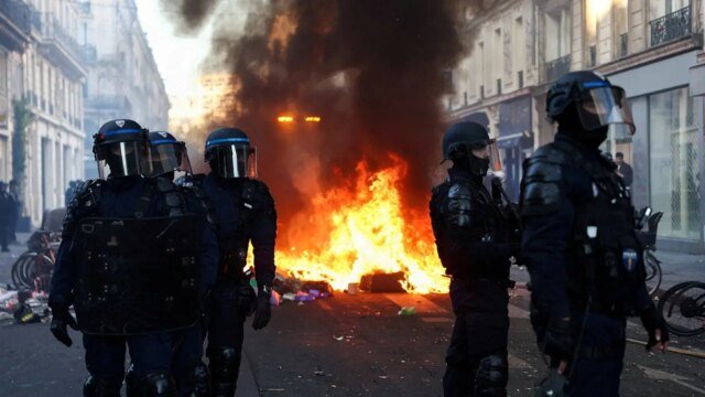 Il francese Macron accusa le proteste di “gruppi di estrema sinistra il cui obiettivo è far cadere la Repubblica” Il francese Macron accusa le proteste di “gruppi di estrema sinistra il cui obiettivo è far cadere la Repubblica”