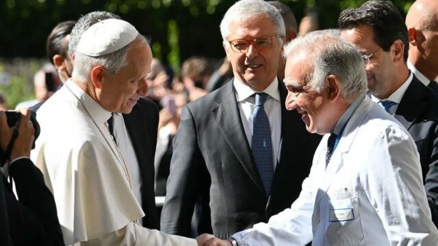 A Papa Leone viene diagnosticato un cancro ai polmoni dopo che i chirurghi hanno rimosso parte del polmone destro, dice il Vaticano A Papa Leone viene diagnosticato un cancro ai polmoni dopo che i chirurghi hanno rimosso parte del polmone destro, dice il Vaticano