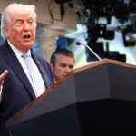Trump dice che potrebbe spostare il corpo stampa della Casa Bianca in una nuova sede