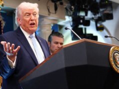 Trump dice che potrebbe spostare il corpo stampa della Casa Bianca in una nuova sede
