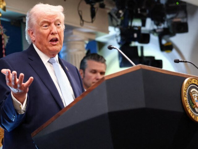 Trump dice che potrebbe spostare il corpo stampa della Casa Bianca in una nuova sede