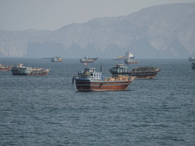 L’Oman evacua l’equipaggio ferito dalla petroliera attaccata nello Stretto di Hormuz