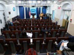 Trump affronta una causa privata da parte di cittadini privati per aver limitato l’accesso ai media della Casa Bianca