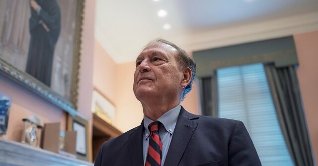 Rapporto: il giudice della Corte Suprema Samuel Alito non si ritirerà, anche se i democratici vincono il Senato Rapporto: il giudice della Corte Suprema Samuel Alito non si ritirerà, anche se i democratici vincono il Senato
