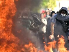 Trump e Waltz collegano le rivolte francesi all’immigrazione di massa mentre migliaia vengono arrestati