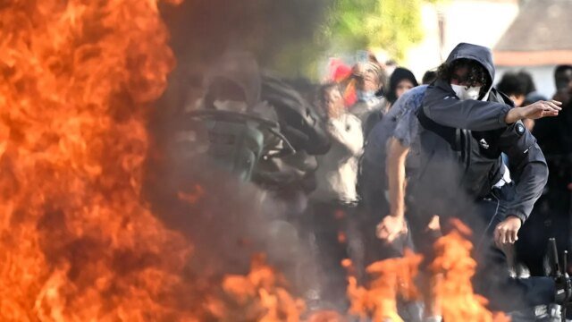 Trump e Waltz collegano le rivolte francesi all’immigrazione di massa mentre migliaia vengono arrestati Trump e Waltz collegano le rivolte francesi all’immigrazione di massa mentre migliaia vengono arrestati