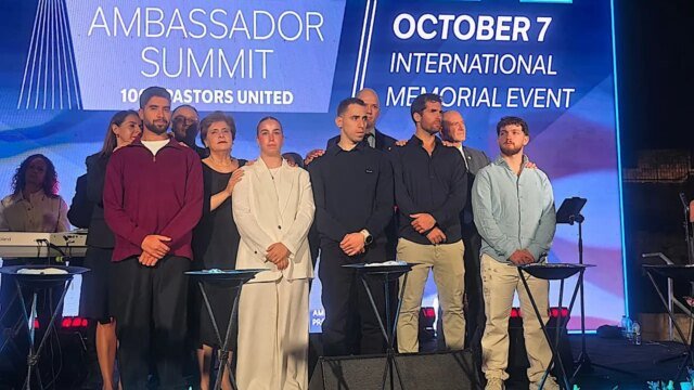 “Il mondo è dalla vostra parte”: i leader cristiani di 122 paesi si riuniscono a Gerusalemme il 7 ottobre “Il mondo è dalla vostra parte”: i leader cristiani di 122 paesi si riuniscono a Gerusalemme il 7 ottobre