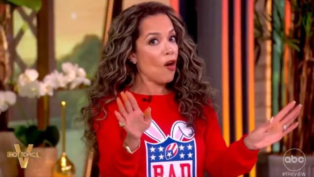 “The View”: Sunny Hostin dice che la faida tra Kelly Clarkson avrebbe dovuto essere gestita in privato