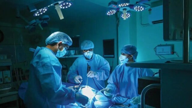 Medici di Mumbai danno nuova vita a una donna anziana costretta su una sedia a rotelle da 3 anni