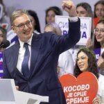 Il leader di lunga data della Serbia affronta la più grande prova politica mentre gli studenti lanciano la sfida elettorale