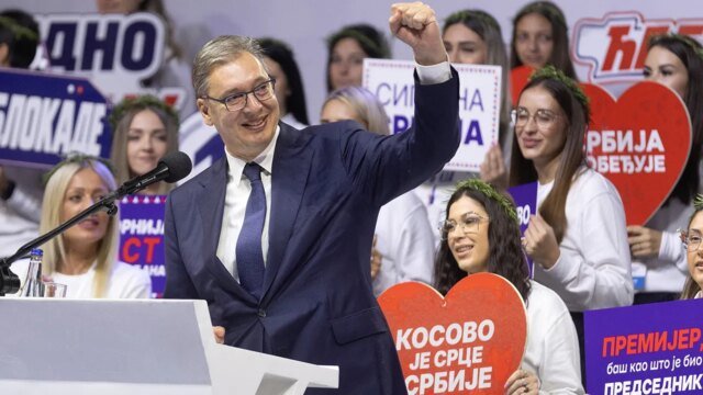 Il leader di lunga data della Serbia affronta la più grande prova politica mentre gli studenti lanciano la sfida elettorale Il leader di lunga data della Serbia affronta la più grande prova politica mentre gli studenti lanciano la sfida elettorale