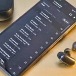 Lo strumento EQ di YouTube Music è un trucco eccellente che fa suonare meglio gli auricolari economici